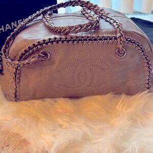 ♥️Authentic Gray with Silver Hardware Chanel bowling Bag🩷